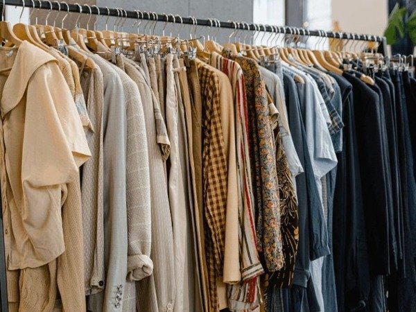 H&agrave;ng si l&agrave; h&agrave;ng g&igrave;? Tổng hợp c&aacute;c c&aacute;ch nhận biết đồ si h&agrave;ng hiệu dễ d&agrave;ng, gi&uacute;p bạn săn được m&oacute;n h&agrave;ng chất lượng