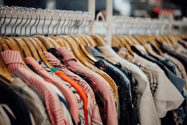 Bán sỉ là hình thức mua hàng với số lượng lớn từ nhà cung cấp