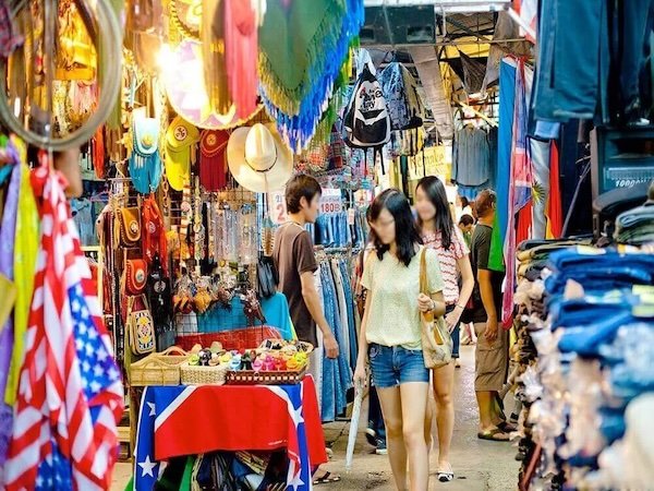 Các xưởng sản xuất tại Trung Quốc là nơi tập trung đông đảo của các dân buôn