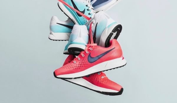 Phân biệt giày Nike chính hãng thông qua mùi giày