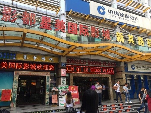 Chợ Thi&ecirc;n Hồ d&agrave;nh cho c&aacute;c d&acirc;n bu&ocirc;n phụ kiện điện thoại