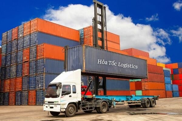 Hỏa Tốc Logistics với kho bãi rộng khắp, chính sách bảo hành và hoàn trả uy tín