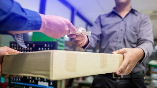 Người bán và người mua cần kiểm tra lại thông tin sản phẩm và địa chỉ giao nhận để đảm bảo hàng hóa về tay an toàn