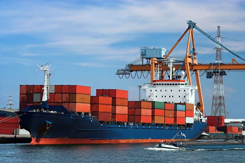 Chuyển phát bằng đường thủy phù hợp với hàng hóa số lượng lớn và đường dài