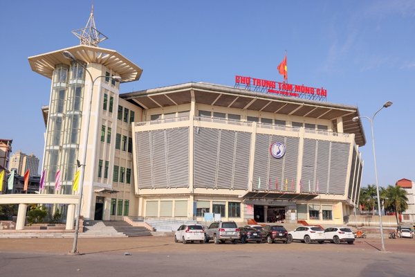 Nhập nguồn hàng điện thoại Trung Quốc qua các chợ cửa khẩu tại Việt Nam